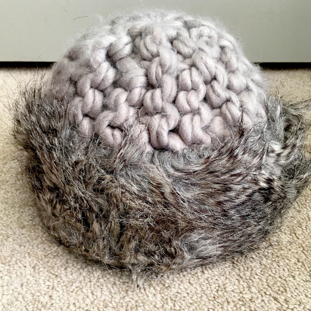 ❄️ Warm Knit Hat with Faux Fur Cuff ❄️